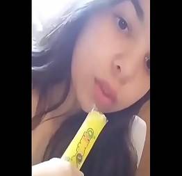 Gatinha gostosa provocando no lomotif